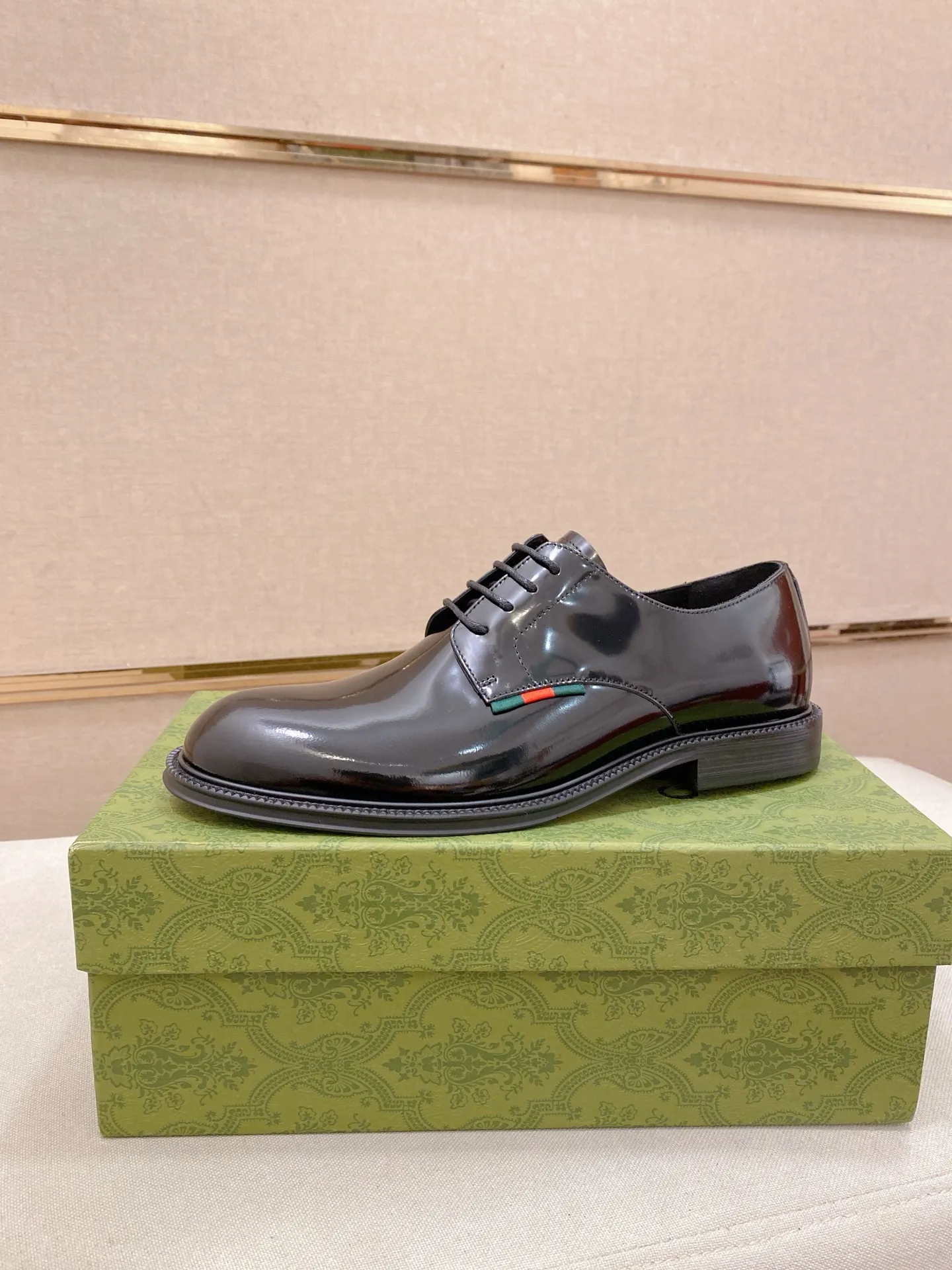 Men's shoes 💰: 520💰 (GUCCI) new series ss hot new products 💢 💠 Casual leather shoes 👞, first layer of cowhide, upper hardware buckles and logo on the sides of the shoe, brand logo on the insole and sole 💠 💎Upper: 100% cowhide 💎Inner: cowhide/100% 💎Feet: cowhide/100% 💎Sole: rubber/100% 💎SIZE: 38 39 40 41 42 43 44 Can be customized 45
